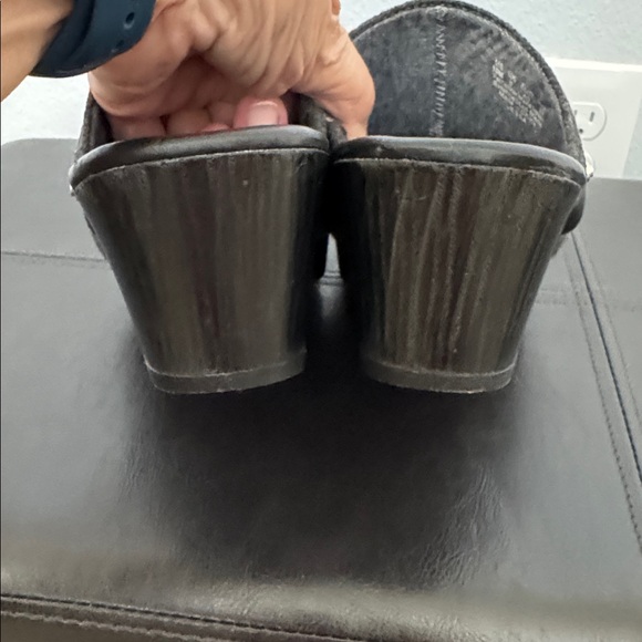 Dr. Scholl's Black & Gray Memory Foam Clogs. - Picture 4 of 7